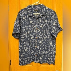Patagonia Men's Navy Large Hemp Organic Cotton Hawaiian Floral Button Up Shirt